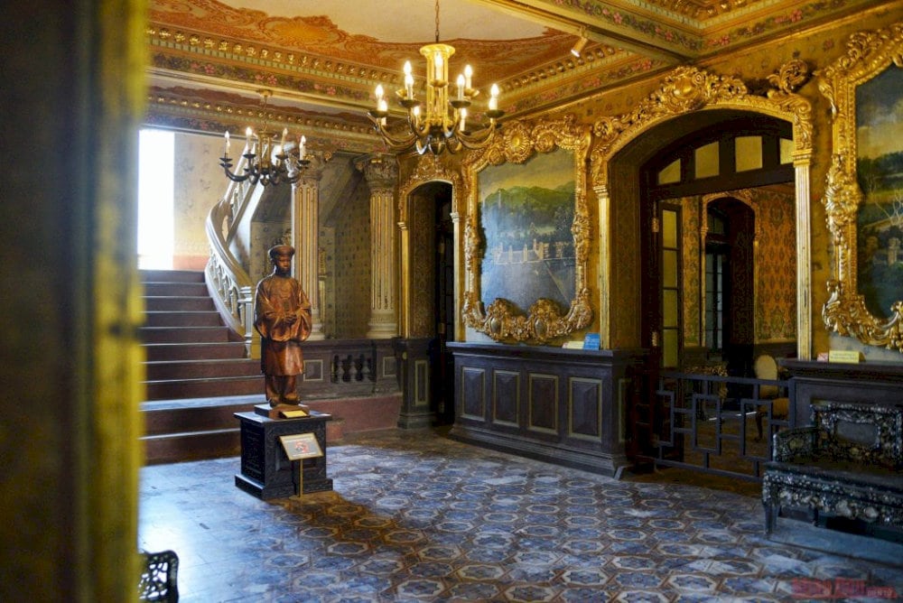 Khai Tuong Pavilion, where King Khai Dinh lived and worked, preserves the marks of a period